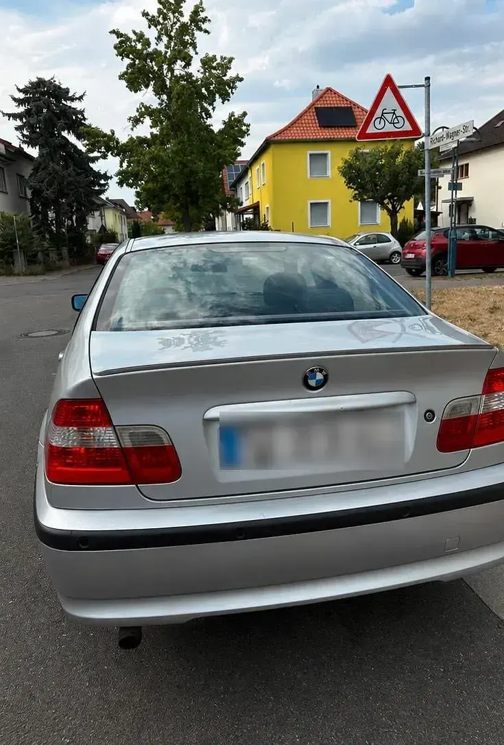 Gebraucht BMW 318 143 PS (105 kW) 2004 Silber Limousine