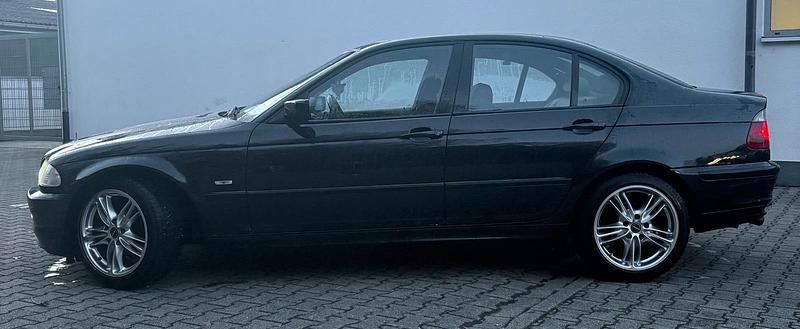 Gebraucht BMW 318 118 PS (86 kW) 2000 Schwarz Limousine