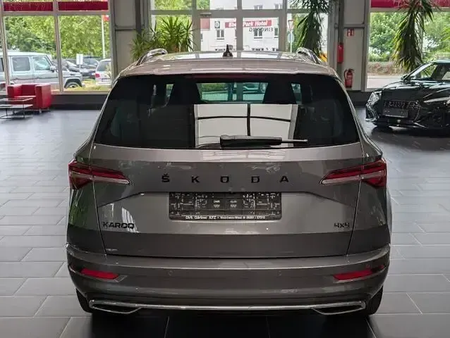 Gebraucht Skoda Karoq SportLine 190 PS (139 kW) 2023 Grau SUV