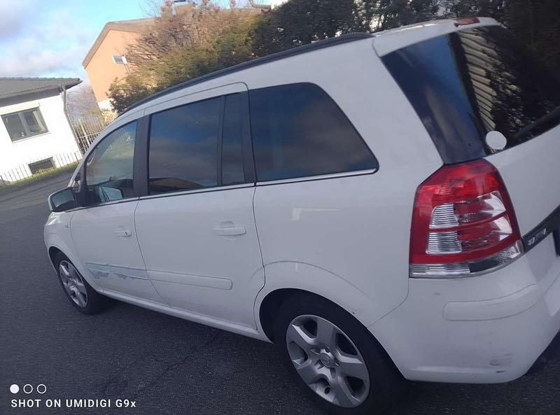 Gebraucht Opel Zafira Design Edition 110 PS (80 kW) 2011 Van / Kleinbus