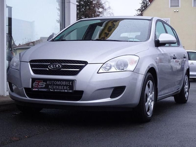 Silber Gebraucht 2009 Kia Ceed Kleinwagen | 5.490 € (Fairer Preis) - Bild 1/4