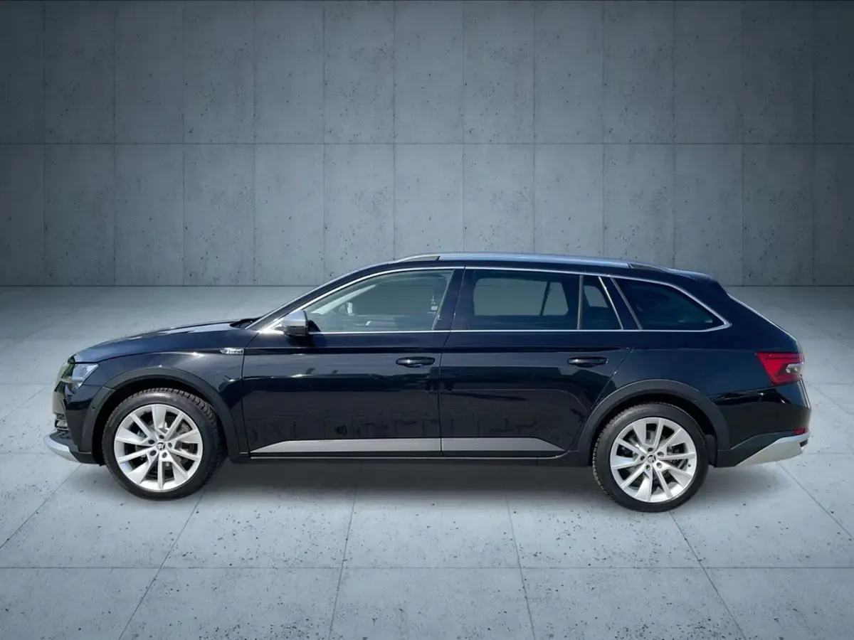 Gebraucht Skoda Superb 200 PS (147 kW) 2022 Blackmagic perleffekt Kombi