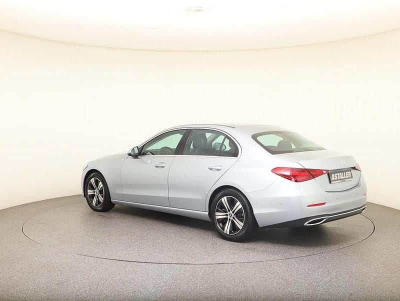 Gebraucht Mercedes C180 Avantgarde 170 PS (125 kW) 2022 Metalliclack hightechsilber (metallic) Limousine