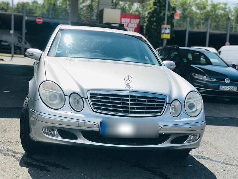 Silber Gebraucht 2004 Mercedes E240 Limousine | 3.600 € (Guter Preis) - Bild 1/4