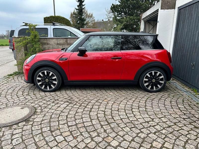 Gebraucht Mini Cooper SE 135 kW (184 PS) 2023 Rot Kleinwagen