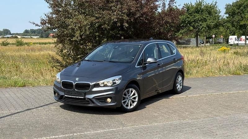 Grau Gebraucht 2015 BMW 220 Active Tourer Basis Van / Kleinbus | 14.500 € (Fairer Preis) - Bild 1/4
