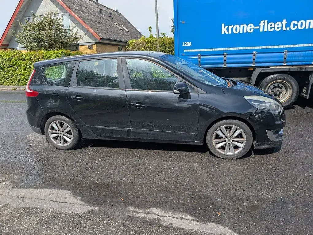 Gebraucht Renault Grand Scénic III Expression 131 PS (96 kW) 2012 Schwarz Van / Kleinbus