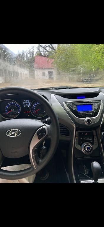 Gebraucht Hyundai Elantra 132 PS (97 kW) 2013 Weiß Limousine