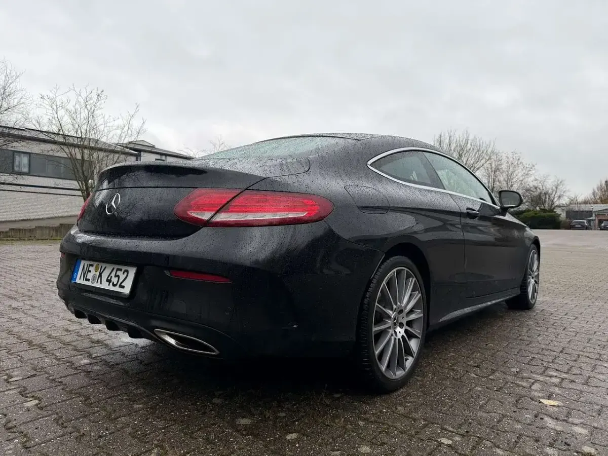 Gebraucht Mercedes C200 AMG 184 PS (135 kW) 2017 Schwarz Coupé