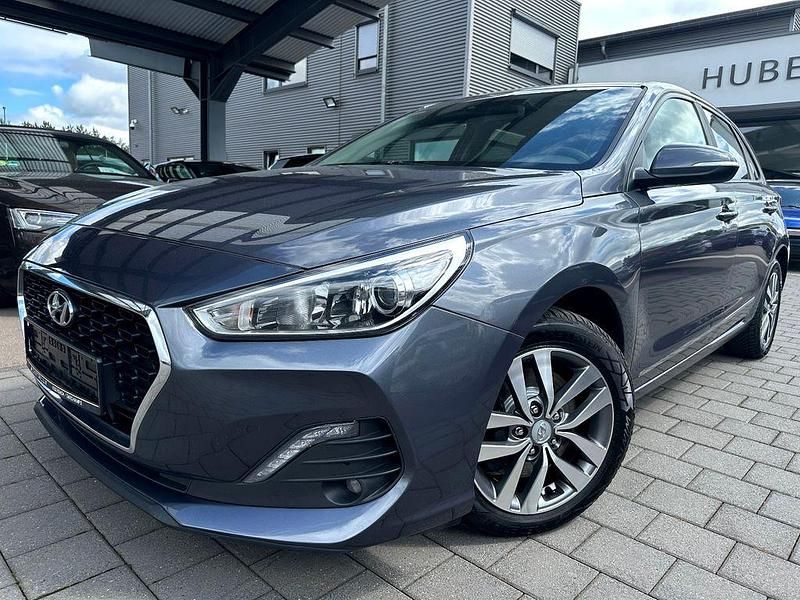 Grau Gebraucht 2019 Hyundai i30 Limousine | 9.700 € (Fairer Preis) - Bild 1/4