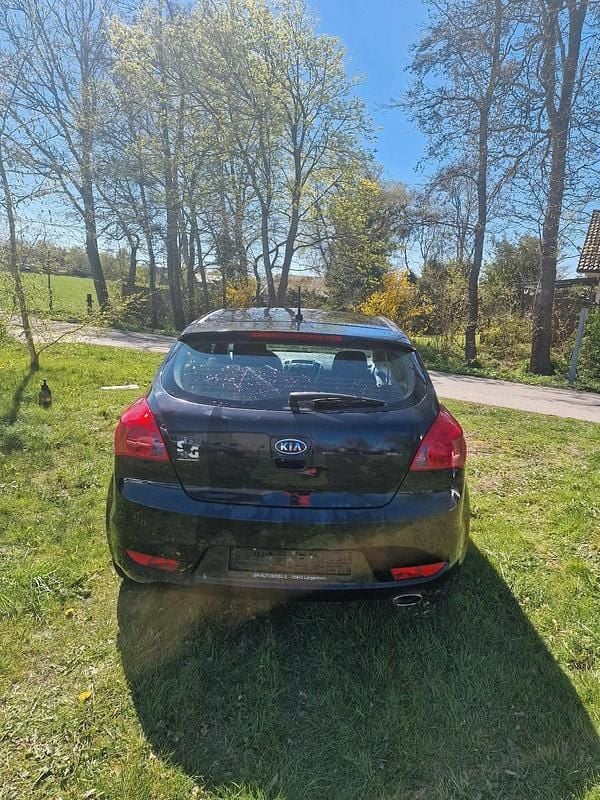Second-hand Kia Ceed 135 CP (99 kW) 2013 Negru Hatchback