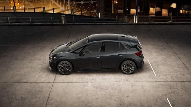 Nowe Cupra Born VZ 239 kW (326 KM) 2026 Szary Hatchback