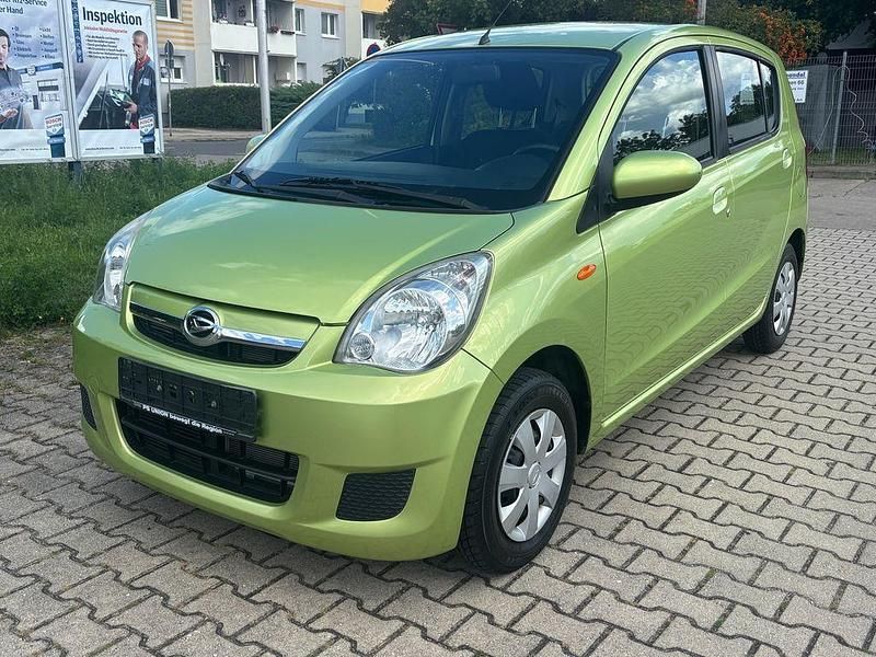 Grün Gebraucht 2010 Daihatsu Cuore Kleinwagen | 2.999 € (Etwas zu teuer) - Bild 1/4