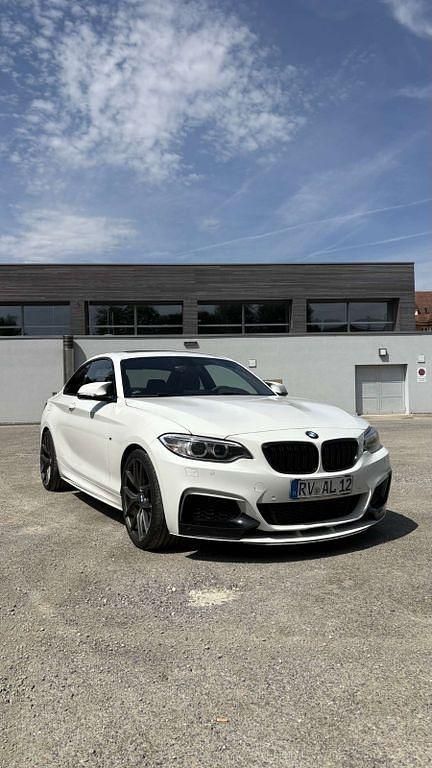 Weiß Gebraucht 2014 BMW 220 Performance Coupé | 15.200 € (Etwas zu teuer) - Bild 1/4