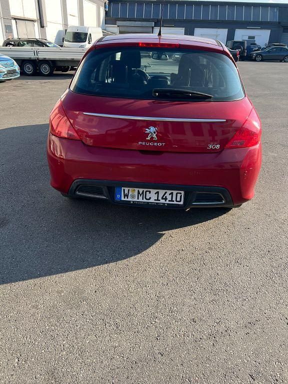 Gebraucht Peugeot 308 Active 156 PS (114 kW) 2012 Rot Limousine