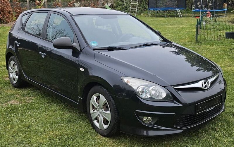 Schwarz Gebraucht 2011 Hyundai i30 Edition+ Limousine | 3.650 € (Fairer Preis) - Bild 1/4