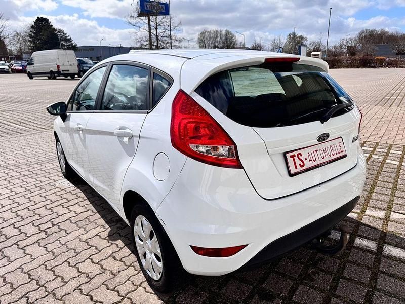 Gebraucht Ford Fiesta Trend 60 PS (44 kW) 2009 Weiß Kleinwagen