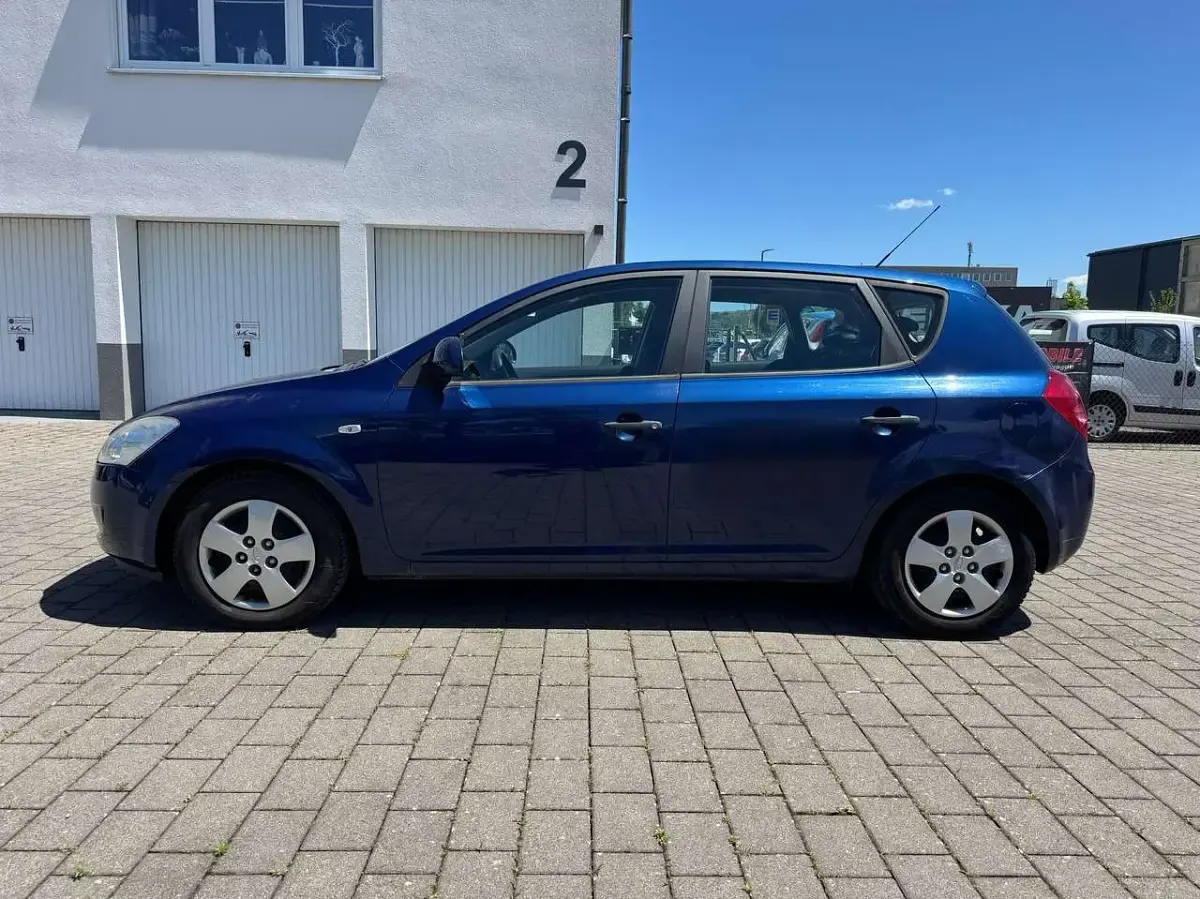 Gebraucht Kia Ceed LX 122 PS (89 kW) 2009 Blau Kleinwagen