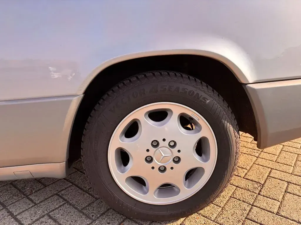 Gebraucht Mercedes 230 132 PS (97 kW) 1989 Grau Coupé