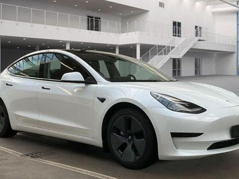 Gebraucht Tesla Model 3 Standard Range Plus 239 kW (325 PS) 2021 Pearl white multicoat Limousine