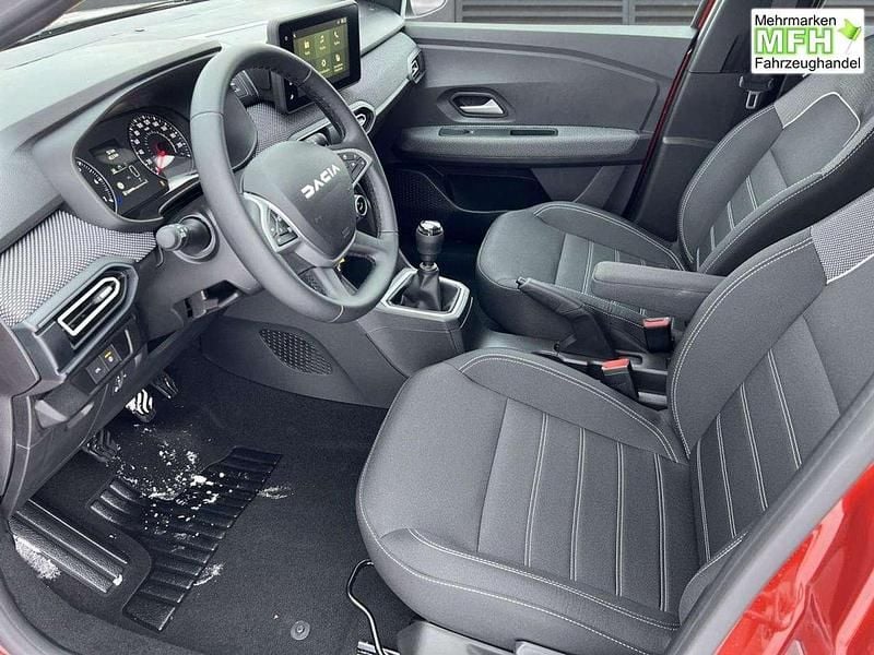 Neu Dacia Jogger Expression 101 PS (74 kW) 2025 Terracottabraun Van / Kleinbus