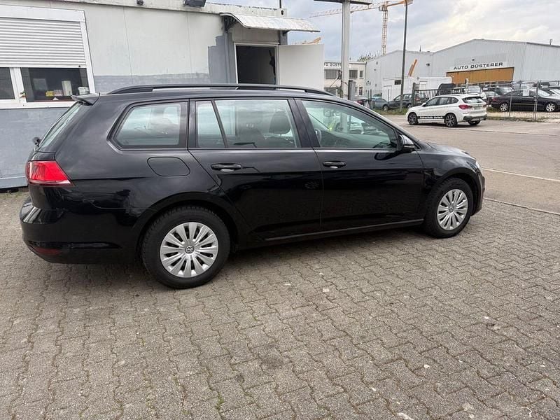 Gebraucht VW Golf VII Trendline 110 PS (80 kW) 2016 Schwarz Kombi