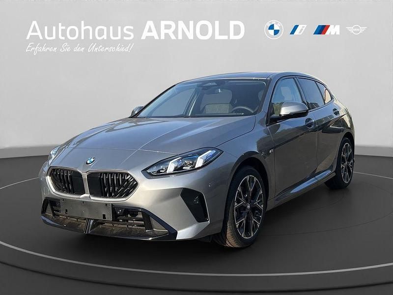 Skyscraper grau metallic Neu 2025 BMW 120 Kleinwagen | 36.200 € (Guter Preis) - Bild 1/4