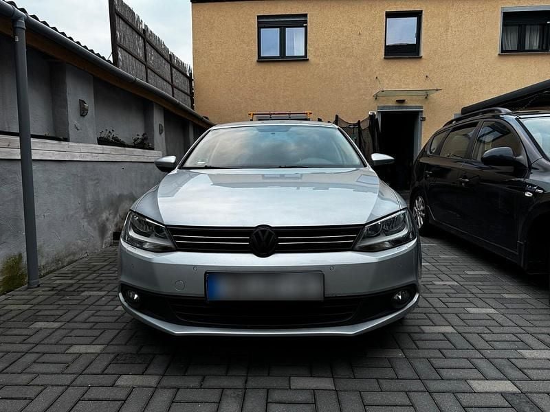 Używany VW Jetta 120 KM (88 kW) 2011 Srebrny Sedan/Limuzyna