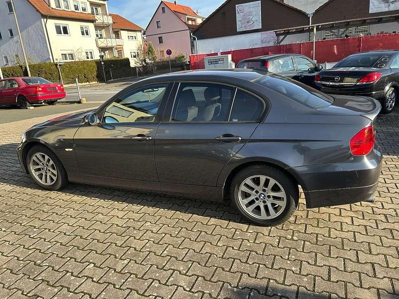 Gebraucht BMW 320 170 PS (125 kW) 2007 A 22 sparkling graphite Limousine