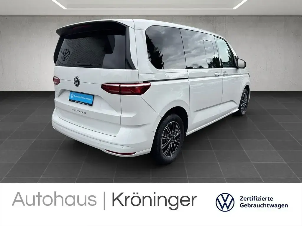 Gebraucht VW Multivan Basis 150 PS (110 kW) 2024 Candyweiß Van / Kleinbus