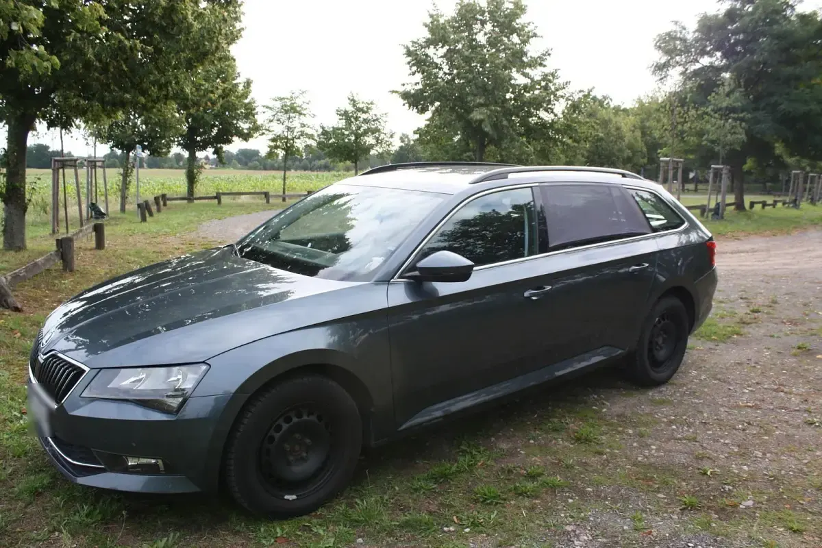 Gebraucht Skoda Superb 180 PS (132 kW) 2016 Andere farben Kombi
