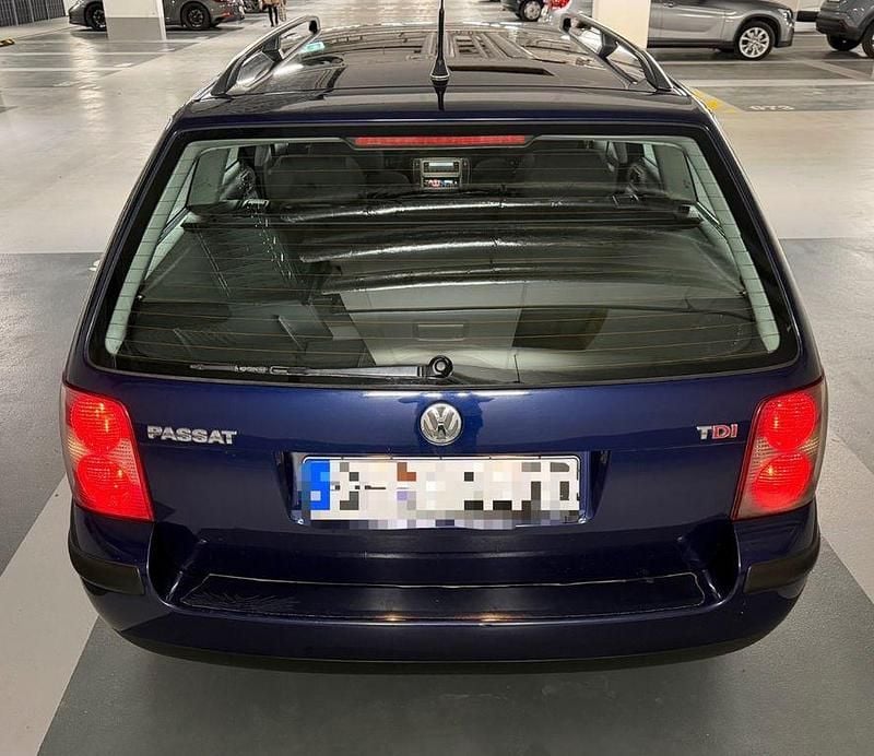 Usata VW Passat 131 CV (96 kW) 2001 Blu Station wagon