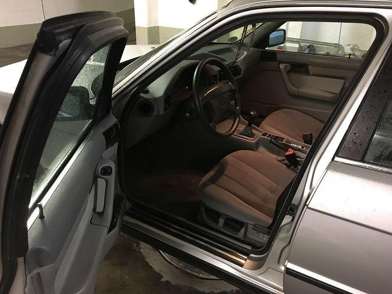 Gebraucht BMW 525 Basis 192 PS (141 kW) 1993 Silber Limousine