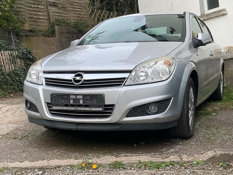 Gebraucht Opel Astra 115 PS (84 kW) 2010 Silber Limousine