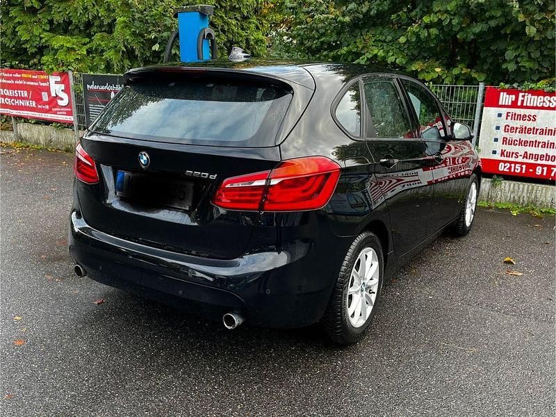 Gebraucht 2017 BMW 220 Active Tourer Van / Kleinbus | 16.200 € (Fairer Preis) - Bild 1/4