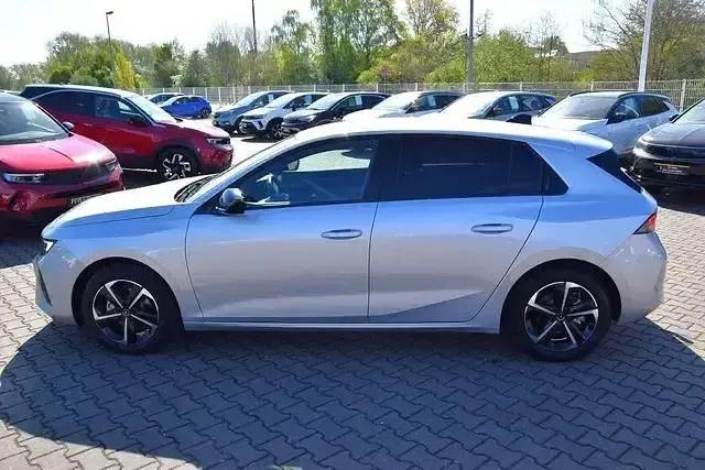 Gebraucht Opel Astra 131 PS (96 kW) 2024 Silber Kleinwagen