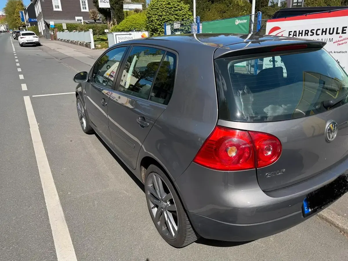 Gebraucht VW Golf V 105 PS (77 kW) 2005 Kleinwagen