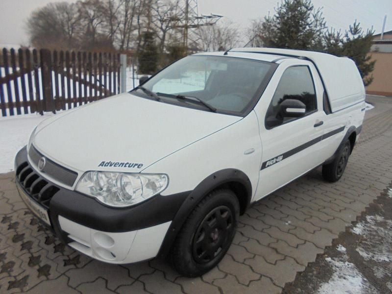 Second-hand Fiat Strada 84 CP (61 kW) 2011 Alb Pickup
