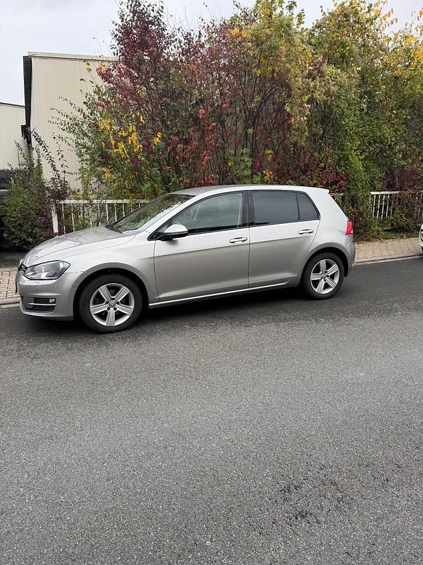 Grau Gebraucht 2013 VW Golf VII Comfortline Limousine | 9.000 € (Fairer Preis) - Bild 1/3