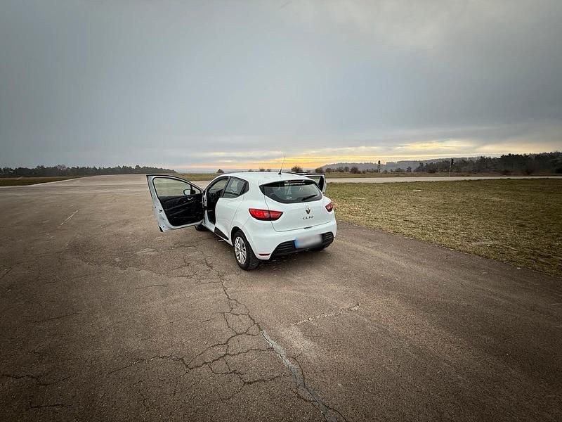 Gebraucht Renault Clio IV 75 PS (55 kW) 2019 Weiß Kleinwagen