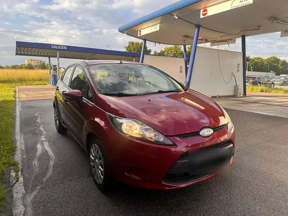 Gebraucht Ford Fiesta 60 PS (44 kW) 2009 Rot Kleinwagen