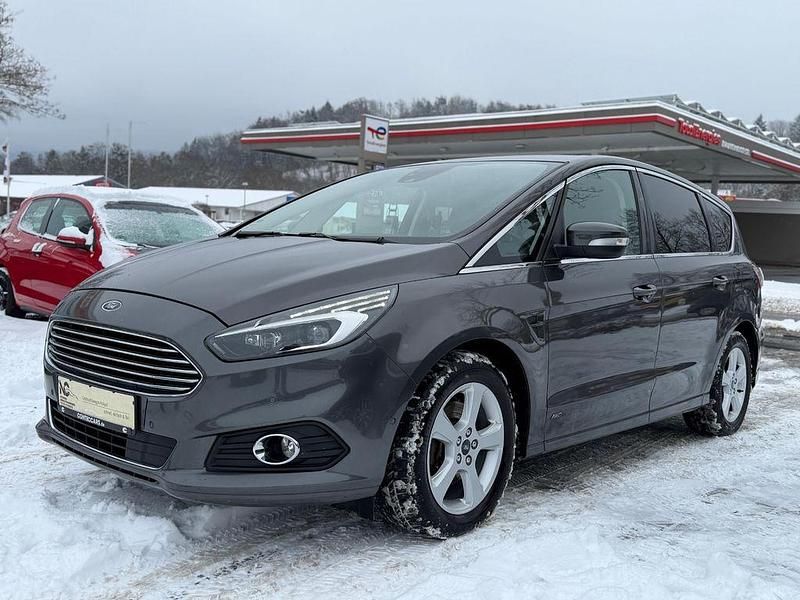 Grau Gebraucht 2019 Ford S-MAX Titanium Van / Kleinbus | 9.750 € (Superpreis) - Bild 1/4