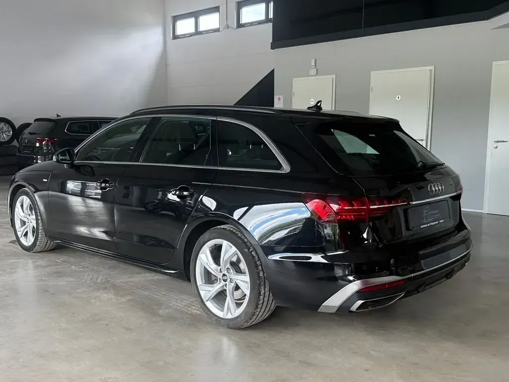 Gebraucht Audi A4 S-Line 204 PS (150 kW) 2023 Mythosschwarz Kombi
