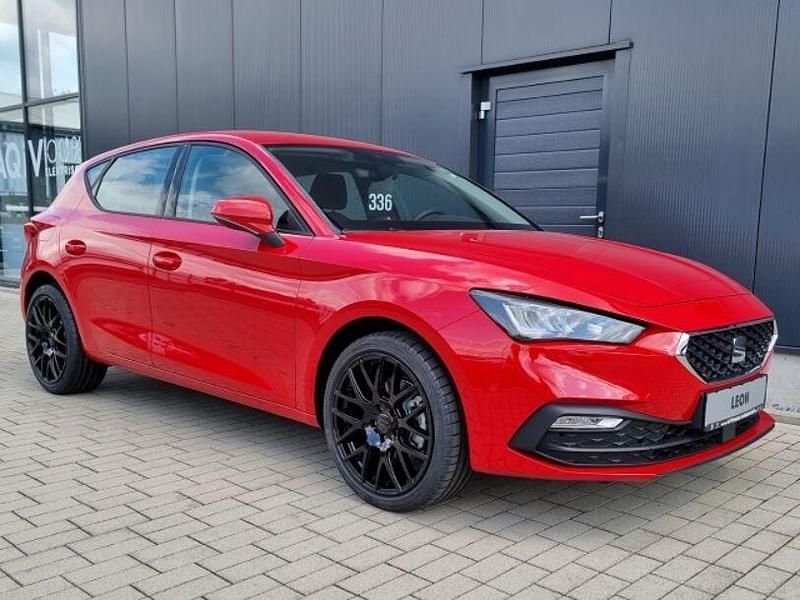 Gebraucht Seat Leon Reference 110 PS (80 kW) 2023 Rot Limousine