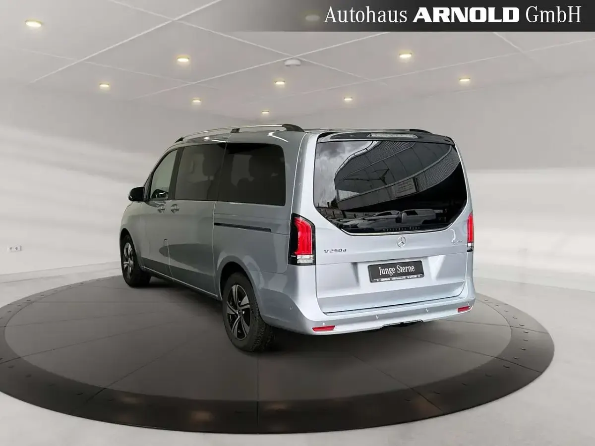 Gebraucht Mercedes V250 Style 190 PS (139 kW) 2025 Silber (hightechsilber) Van / Kleinbus