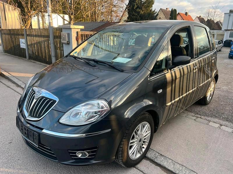 Gebraucht Lancia Musa 95 PS (69 kW) 2008 Grau Van / Kleinbus