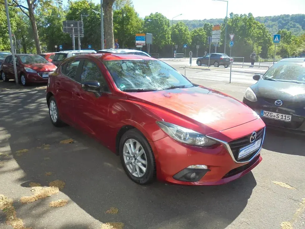Gebraucht Mazda 3 Center-Line 150 PS (110 kW) 2015 Rot Limousine