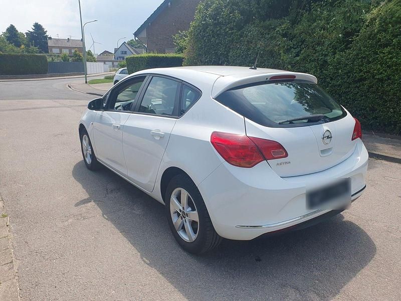 Gebraucht Opel Astra 120 PS (88 kW) 2015 Weiß Limousine