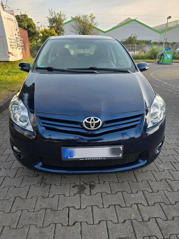 Blau Gebraucht 2013 Toyota Auris Comfort Limousine | 7.400 € (Guter Preis) - Bild 1/4