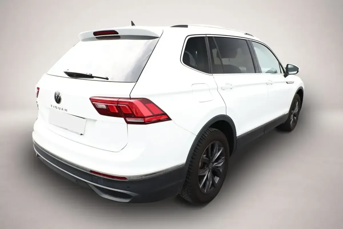 Gebraucht VW Tiguan Allspace 150 PS (110 kW) 2023 Weiß SUV